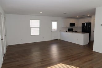 716 Commander Abbott Dr in Jarrell, TX - Building Photo - Building Photo