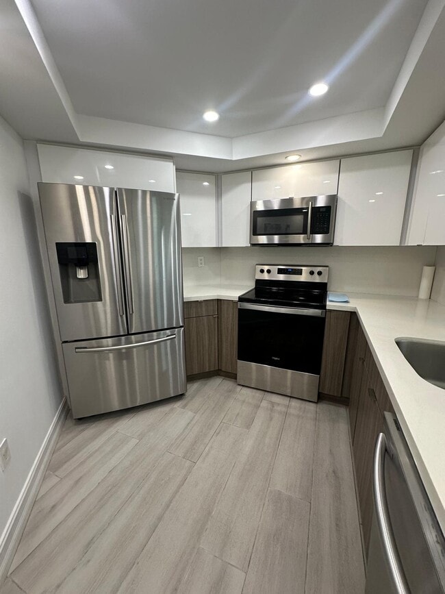 9725 Fontainebleau Blvd in Miami, FL - Building Photo - Building Photo