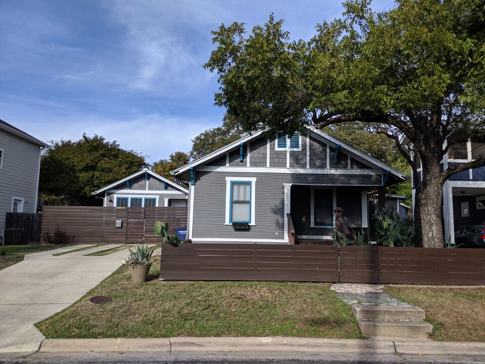 1608 W 8th St in Austin, TX - Foto de edificio