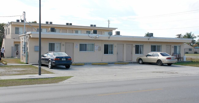 950 SW 4th St in Homestead, FL - Foto de edificio - Building Photo