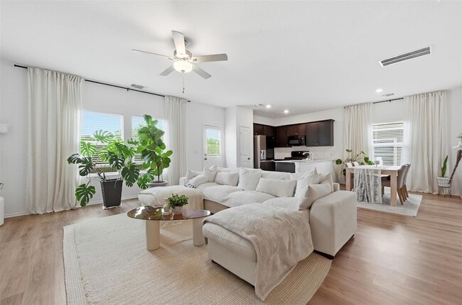 7602 Poppy Petal Dr in Austin, TX - Foto de edificio - Building Photo