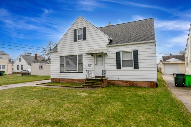 12328 Grannis Rd in Garfield Heights, OH - Building Photo - Building Photo