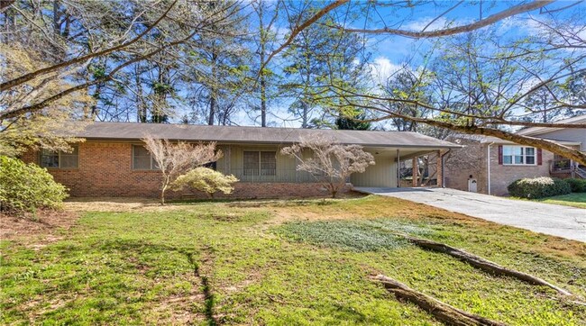 5662 Grist Stone Dr SW in Lilburn, GA - Foto de edificio - Building Photo