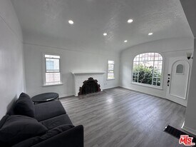 1116 W 64th St in Los Angeles, CA - Building Photo
