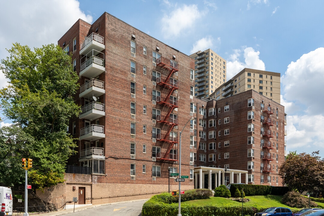 601 Kappock St in Bronx, NY - Building Photo