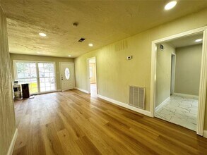 5009 Chennault Rd in Houston, TX - Building Photo - Building Photo