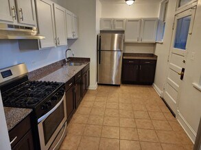 7502 N Hoyne Ave, Unit Unit 1 in Chicago, IL - Building Photo - Building Photo