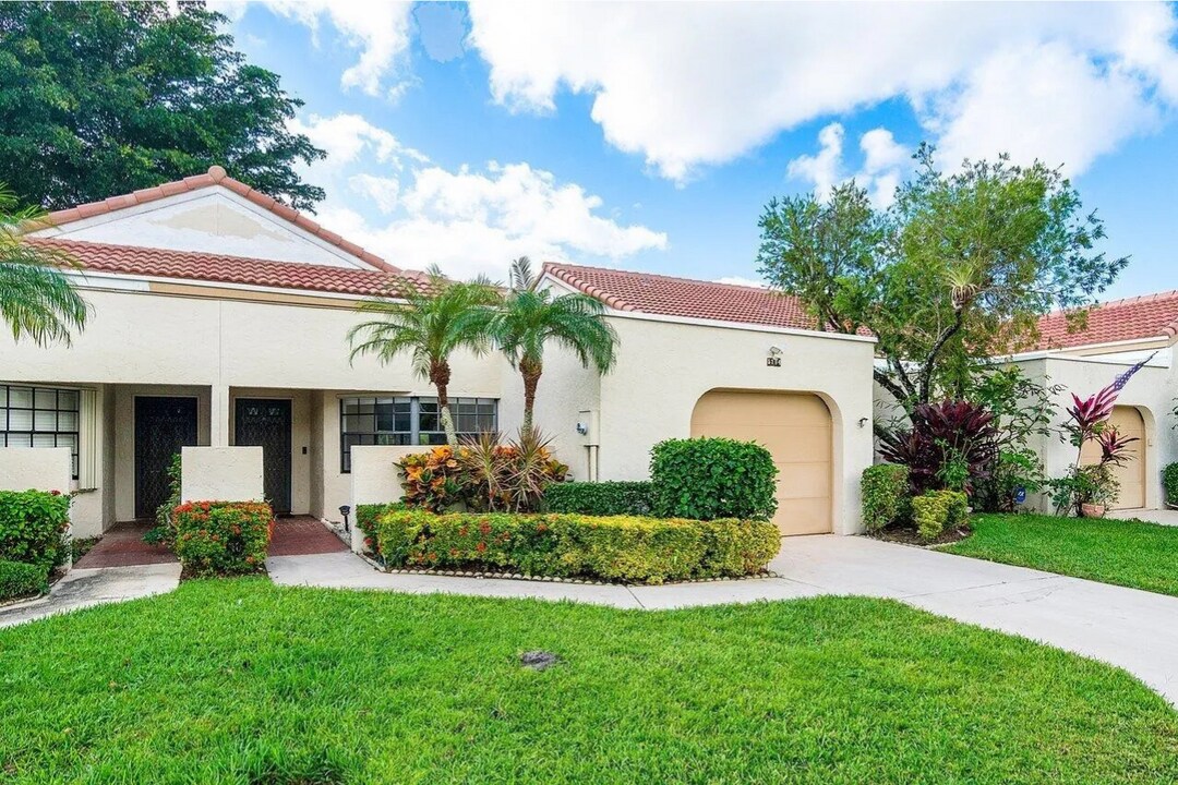 5794 Parkwalk Cir W in Boynton Beach, FL - Foto de edificio