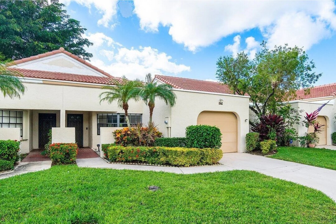 5794 Parkwalk Cir W in Boynton Beach, FL - Building Photo