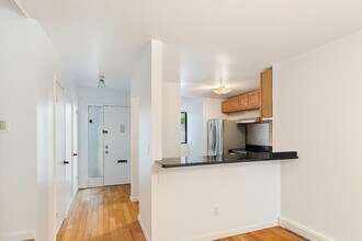 104 Round Hill Rd in Dobbs Ferry, NY - Building Photo - Building Photo