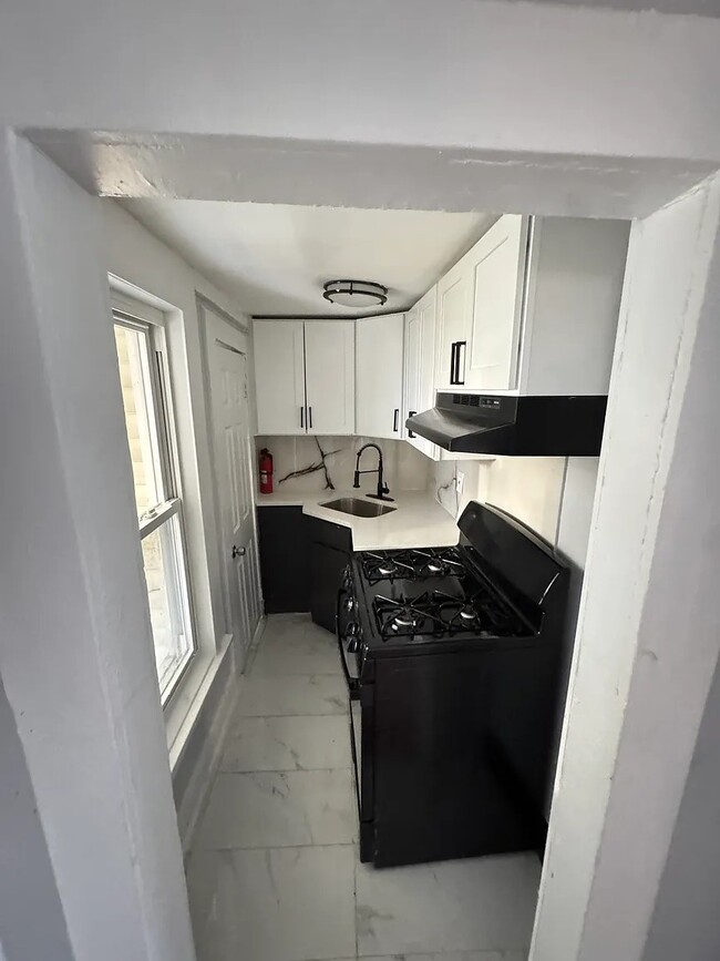 326 Grand St, Unit 1R