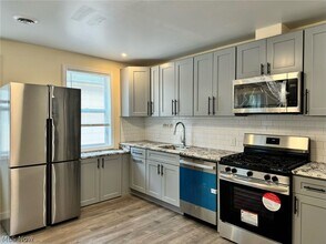 1615 E 47th St, Unit 2 in Cleveland, OH - Building Photo - Building Photo