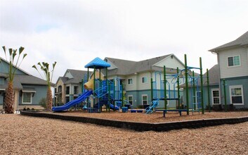 711 Glenoak Dr in Corpus Christi, TX - Building Photo - Building Photo