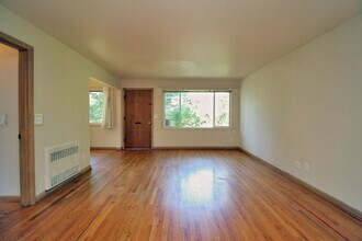 3521 SW 10th Ave-Unit -3521 in Portland, OR - Building Photo - Building Photo