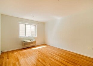 10 Palisade Ave, Unit 2c in Cliffside Park, NJ - Building Photo - Building Photo