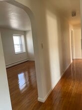 37 S 6th Ave, Unit #2 in Coatesville, PA - Foto de edificio - Building Photo