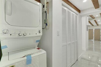 2501 NW 21st St in Fort Lauderdale, FL - Building Photo - Building Photo