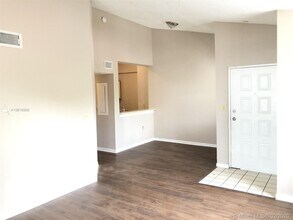 2831 N Oakland Forest Dr-Unit -214 in Oakland Park, FL - Building Photo - Building Photo