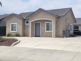 8522 Frankie Lou St in Bakersfield, CA - Building Photo