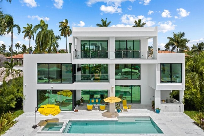 property at 401 Lido Dr
