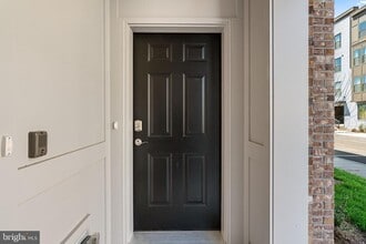 10011 -A American Pharoah Ln in Laurel, MD - Building Photo - Building Photo