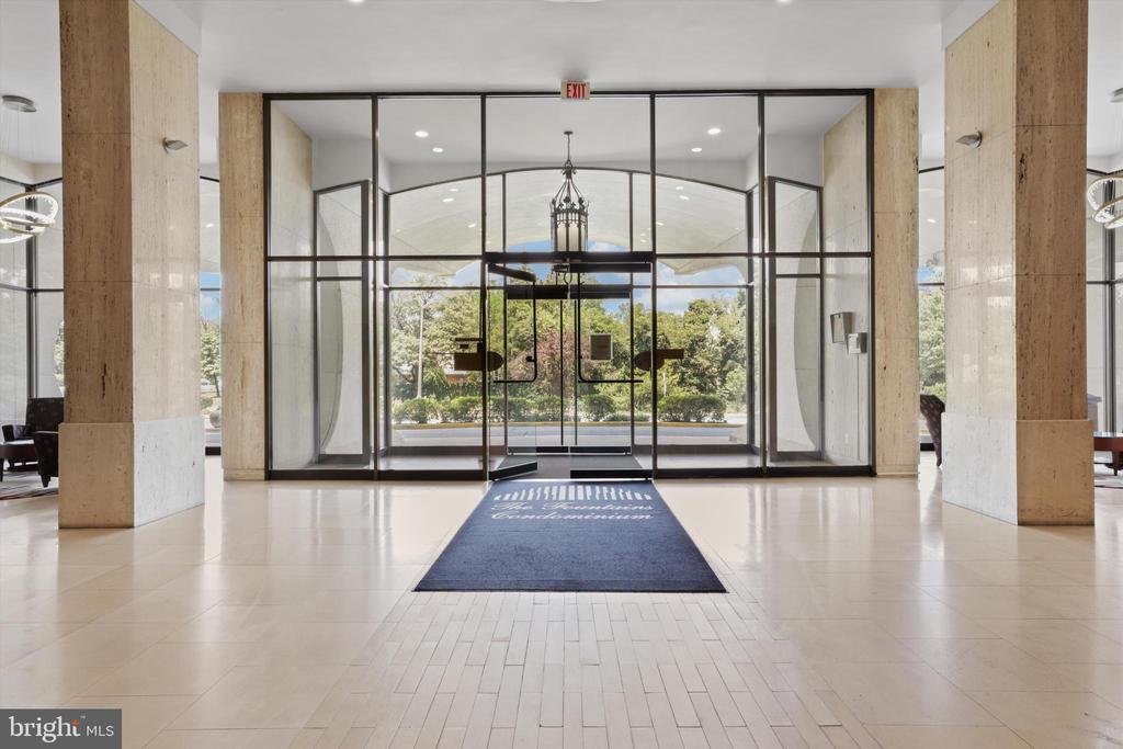 301 N Beauregard St in Alexandria, VA - Building Photo