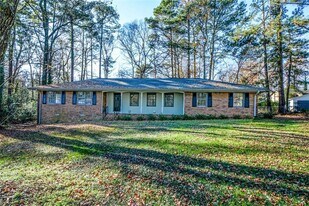1316 White Oak St SE in Conyers, GA - Building Photo