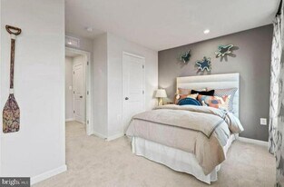 10 Coolidge Ave in Ranson, WV - Building Photo