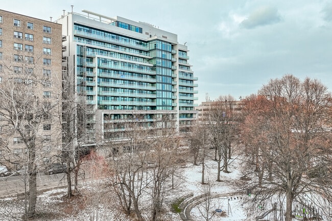 3018 Yonge St in Toronto, ON - Building Photo - Building Photo