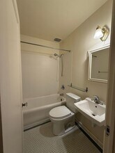 Conrad Apartments in Seattle, WA - Foto de edificio - Interior Photo