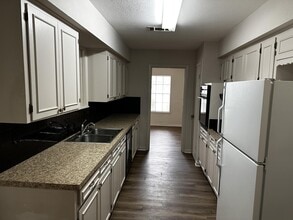 128 Royal Ln in Commerce, TX - Building Photo - Building Photo