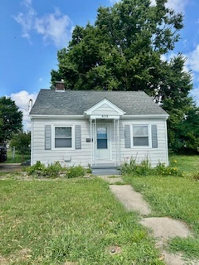 property at 838 E Loudon Ave