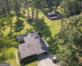 225 Banks Rd in Fayetteville, GA - Foto de edificio - Building Photo