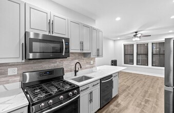 6111 N Winthrop Ave, Unit 2 in Chicago, IL - Foto de edificio - Building Photo