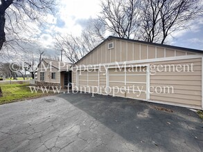 303 S 9th St in Midlothian, TX - Building Photo - Building Photo