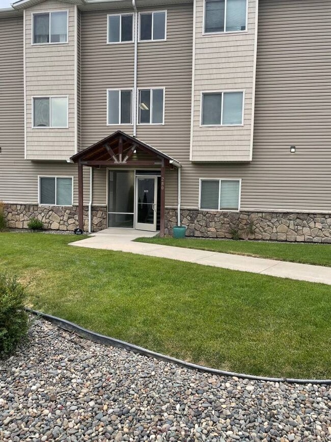 280 Baker St, Unit #202