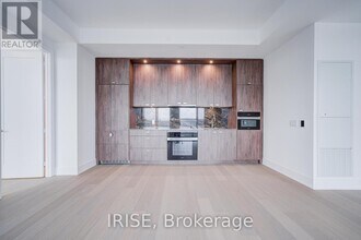 399 Royal Orchard Blvd in Markham, ON - Building Photo - Building Photo