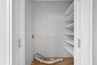 8212 Devonshire Dr in Louisville, KY - Building Photo - Building Photo