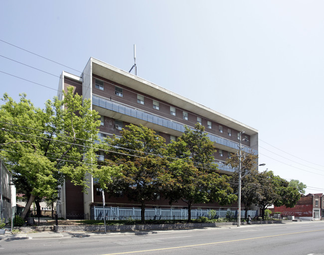 1071 Woodbine Ave in Toronto, ON - Building Photo - Building Photo