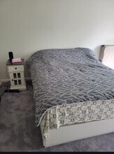 22414 Kingsbury Ave, Unit B in Oakland Gardens, NY - Building Photo - Building Photo