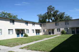 Lincoln Square Apartments in Lakeland, FL - Building Photo - Building Photo