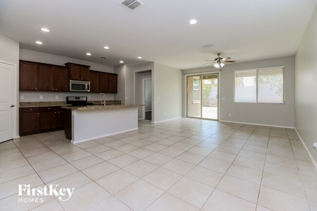 2465 W Arroyo Way in San Tan Valley, AZ - Foto de edificio - Building Photo