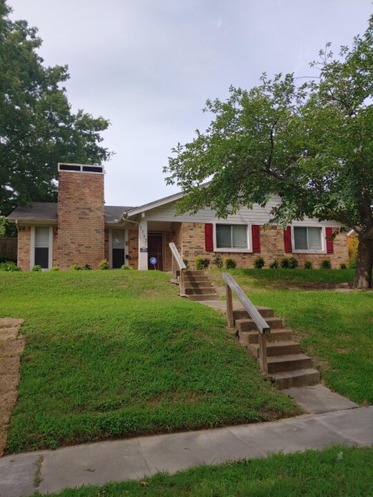 1733 Crystal Way in Plano, TX - Foto de edificio