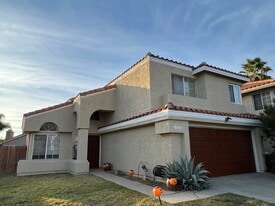 10484 Agate Ave in Mentone, CA - Building Photo