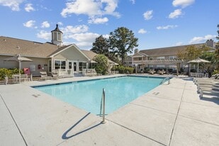 Cypress Pointe Apartment Homes in Wilmington, NC - Building Photo
