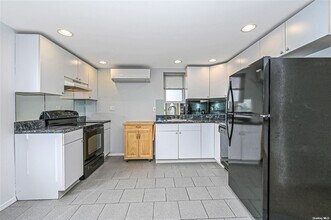 100 E 7th St in Deer Park, NY - Building Photo - Building Photo