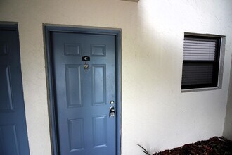 1513 Lake Crystal Dr in West Palm Beach, FL - Building Photo - Building Photo