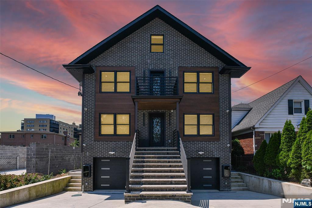 332 Coolidge Ave in Fort Lee, NJ - Building Photo