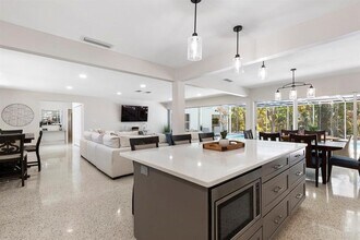 1165 Morningside Pl in Sarasota, FL - Building Photo - Building Photo