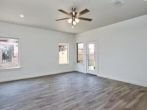 1217 N Evanston Ave in Lubbock, TX - Building Photo - Building Photo